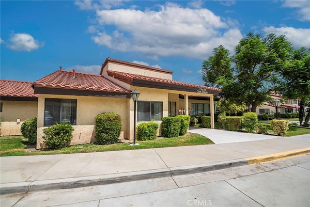 view of mediterranean / spanish-style home