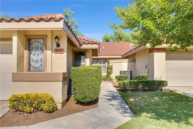 view of front facade featuring a front yard and a garage