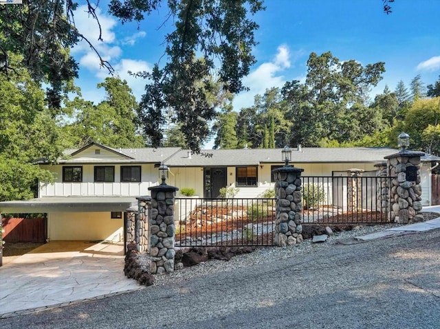 view of front facade featuring a carport