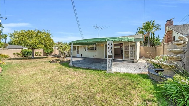 view of yard featuring a patio