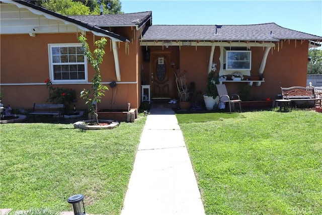 view of front of house featuring a front yard