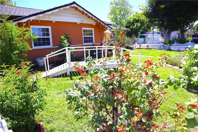 back of house featuring a lawn