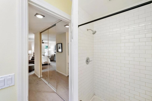 bathroom featuring tiled shower