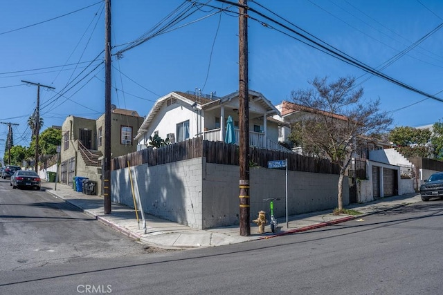 view of front facade with a fenced front yard
