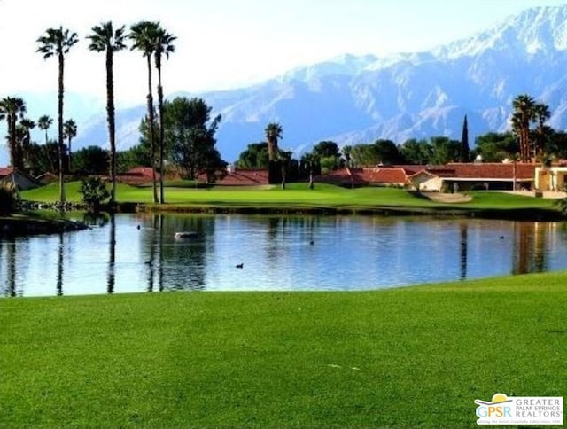 water view featuring a mountain view