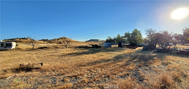 view of yard featuring a rural view