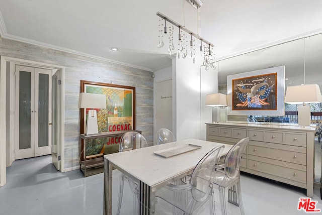 dining area with ornamental molding