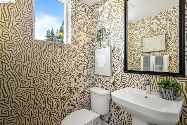 bathroom featuring sink and toilet