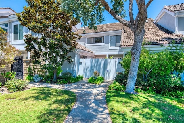 view of front facade with a front yard