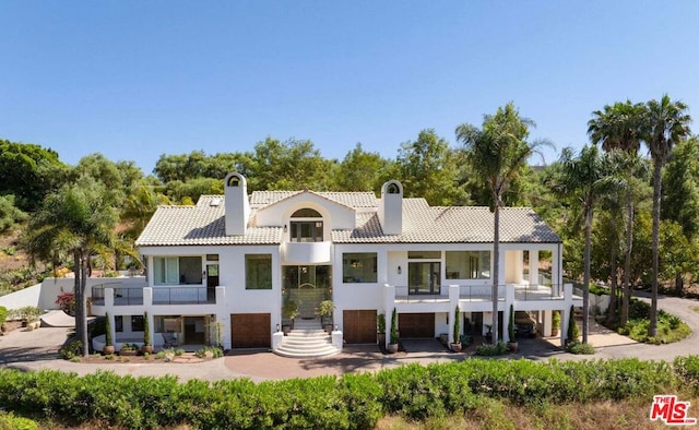 view of front of property featuring a balcony