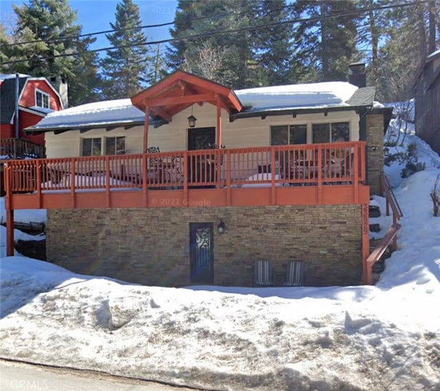 view of front facade featuring a deck