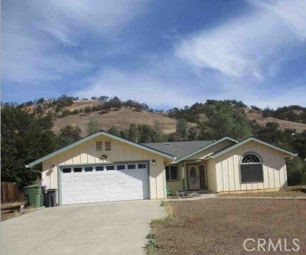 single story home featuring a garage