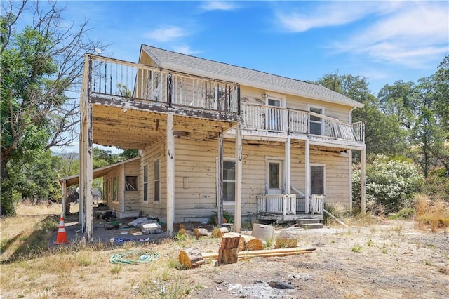 view of front of home with a wooden deck and a balcony