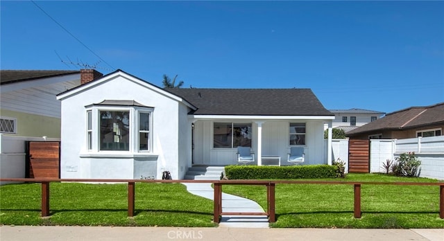 view of front facade with a front yard