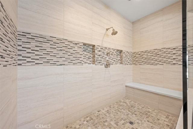 bathroom featuring a tile shower