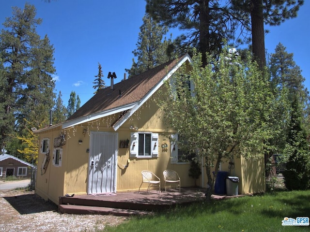 view of front facade featuring a deck