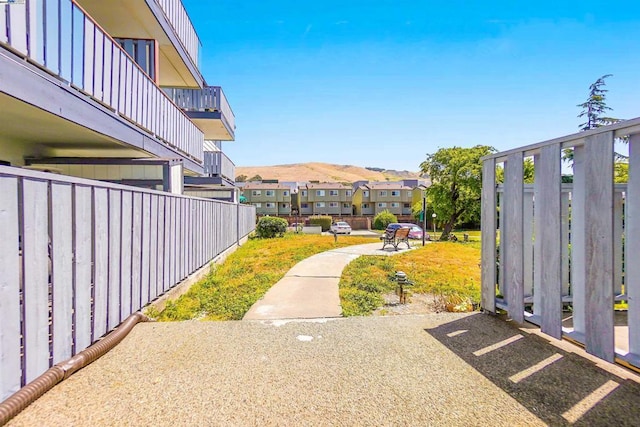 view of yard with a mountain view