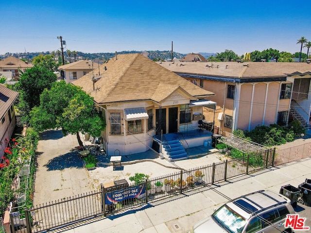 view of front of property