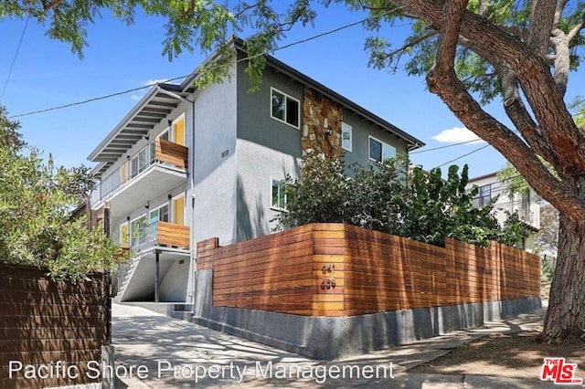 view of front of home featuring a balcony