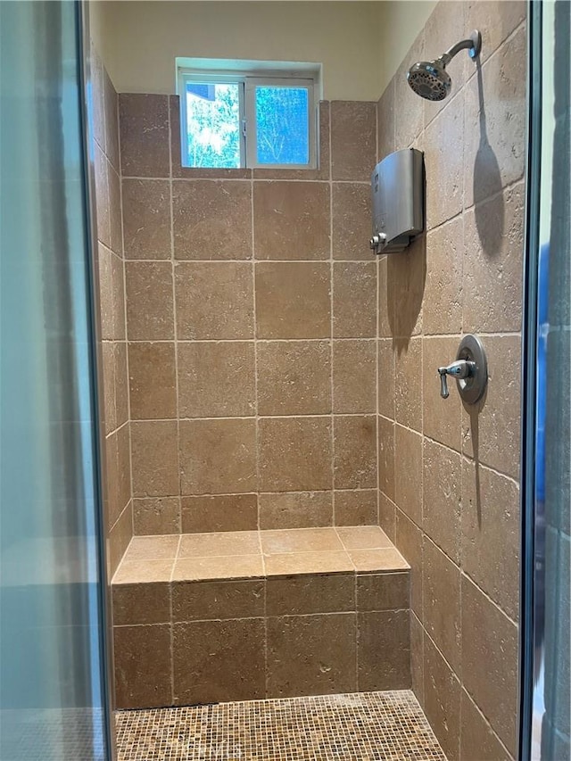 bathroom featuring tiled shower