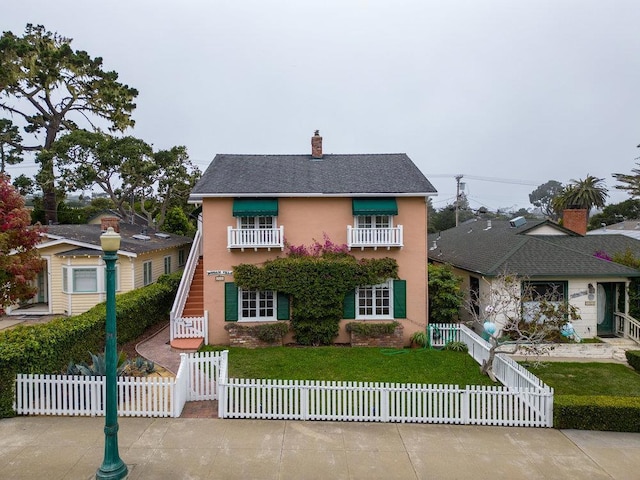 view of front of home featuring a balcony