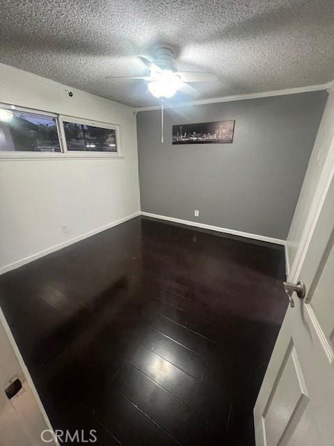 empty room featuring a textured ceiling