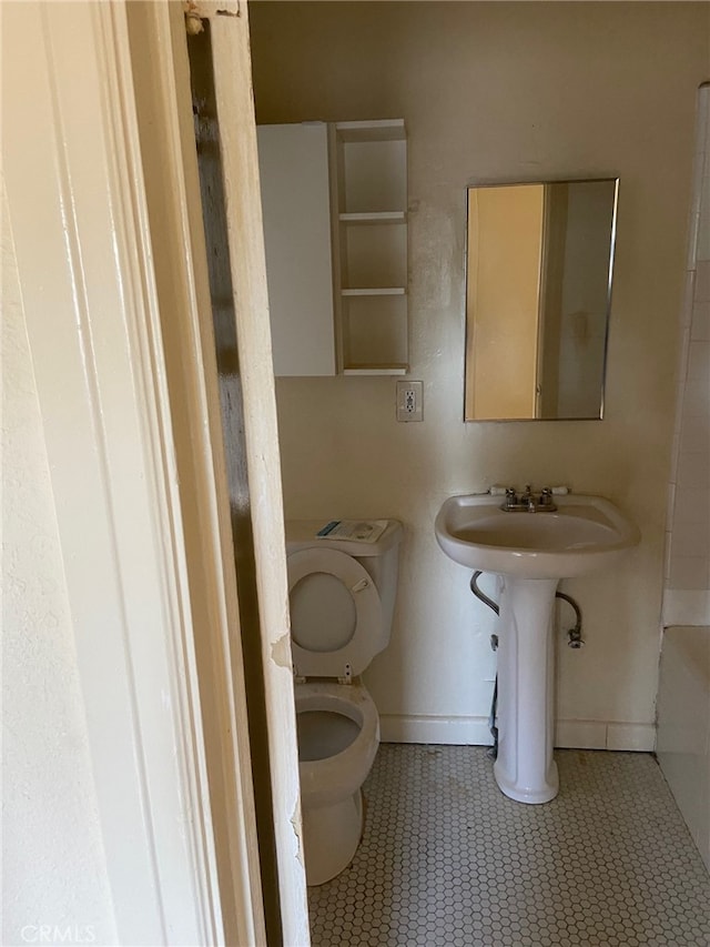 bathroom featuring sink and toilet