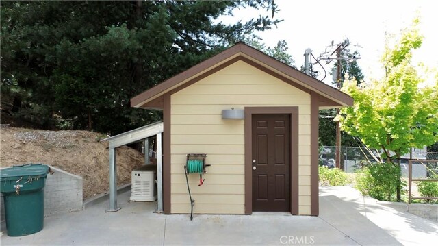 919 Venus Way, Crestline, CA 92325 - view of outdoor structure featuring fence and an outdoor structure