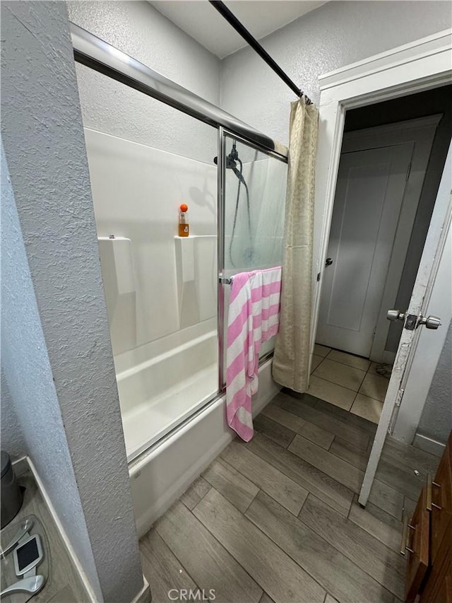 bathroom featuring shower / bath combo with shower curtain