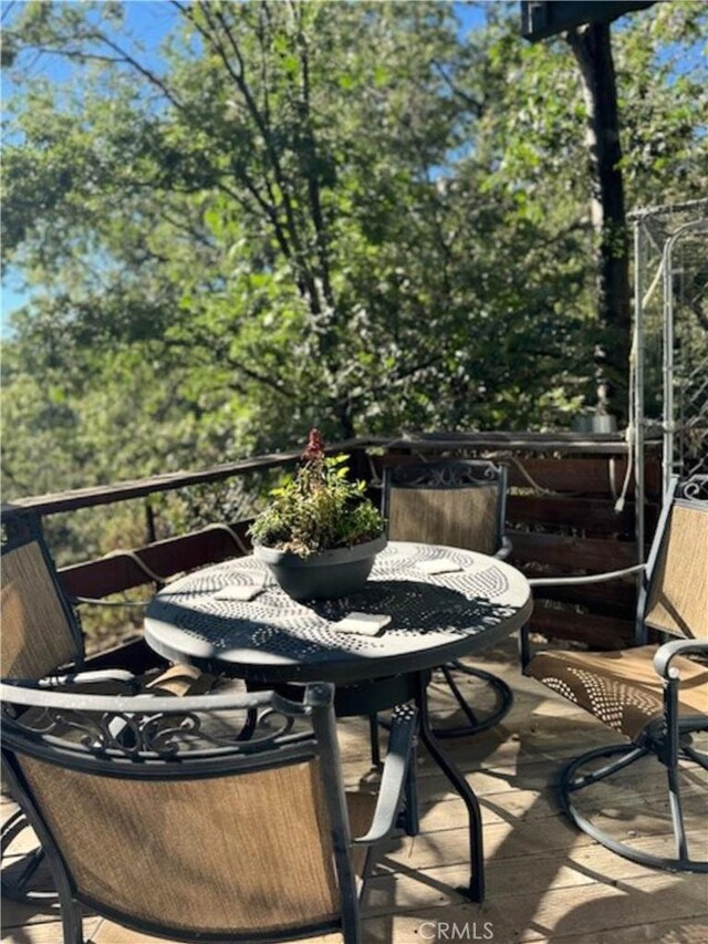 1154 Yukon Dr, Lake Arrowhead, CA 92352 - deck featuring outdoor dining area