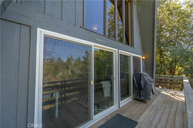 1154 Yukon Dr, Lake Arrowhead, CA 92352 - wooden deck with grilling area
