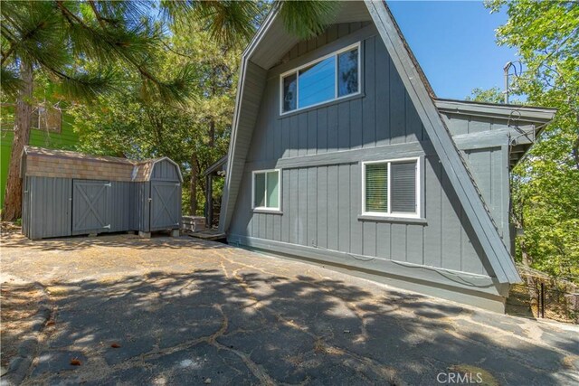 1154 Yukon Dr, Lake Arrowhead, CA 92352 - view of side of home