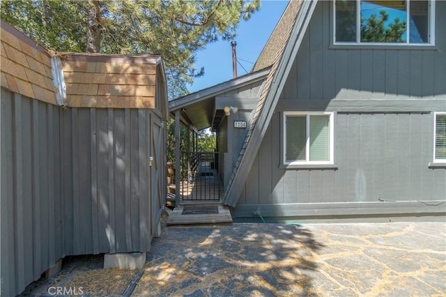 1154 Yukon Dr, Lake Arrowhead, CA 92352 - view of exterior entry