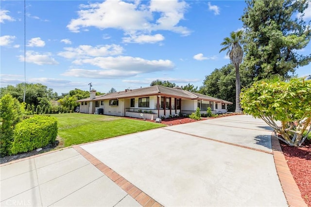 ranch-style home with a front lawn