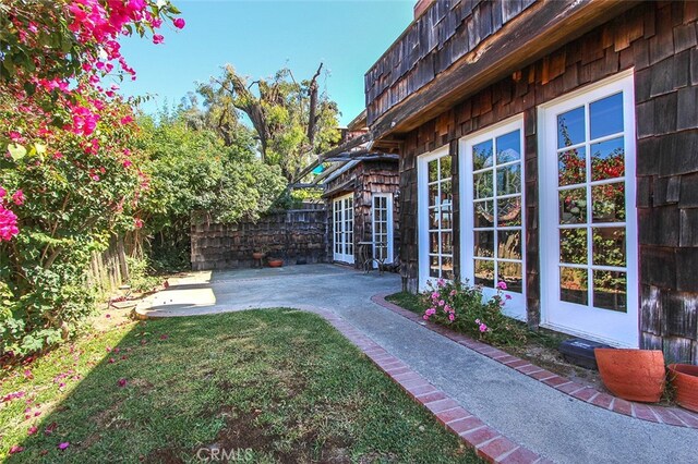 view of yard with a patio