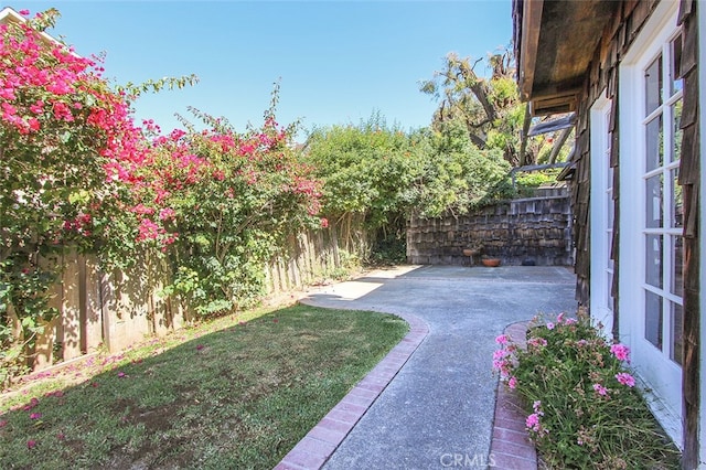 view of yard with a patio