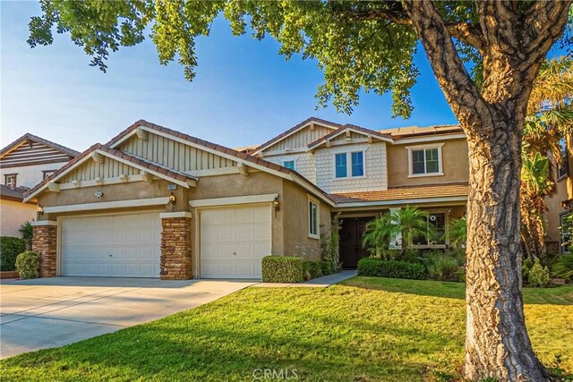 craftsman-style house featuring a garage and a front lawn