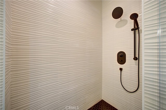 details with a tile shower