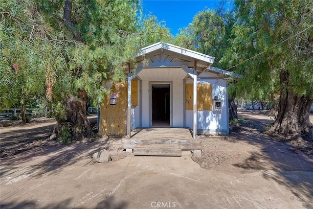 view of outbuilding featuring an outbuilding