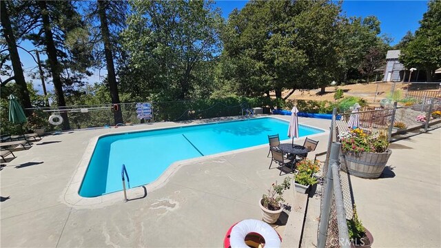 93 Park Dr, Running Springs, CA 92382