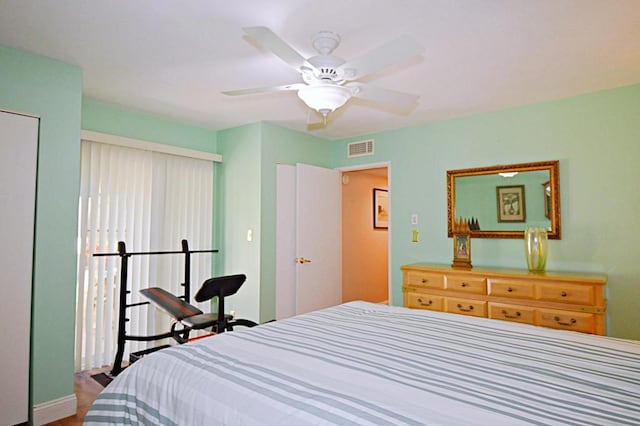 bedroom with ceiling fan