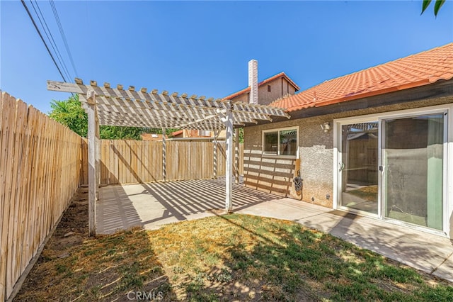 view of yard featuring a pergola and a patio area