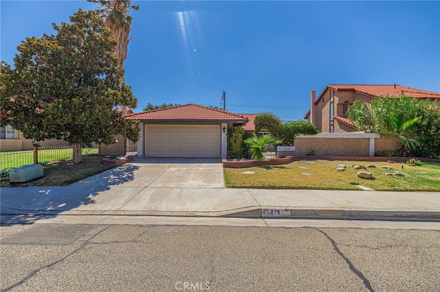 view of front of property featuring a front yard and a garage