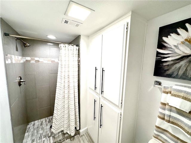 bathroom with curtained shower