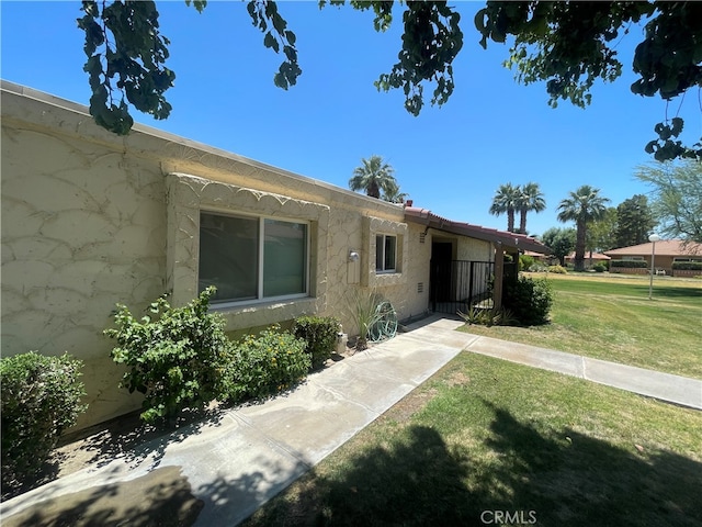 view of front of home with a front yard