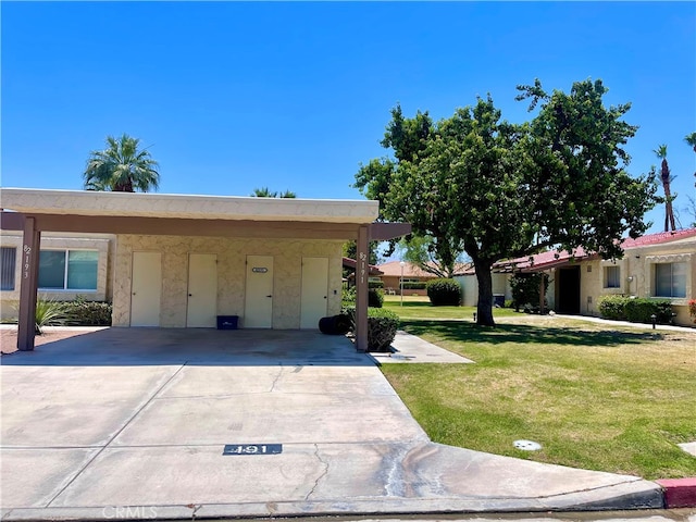 view of front facade featuring a carport and a front yard