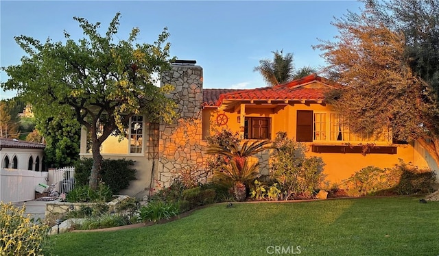 view of front of house with a front yard