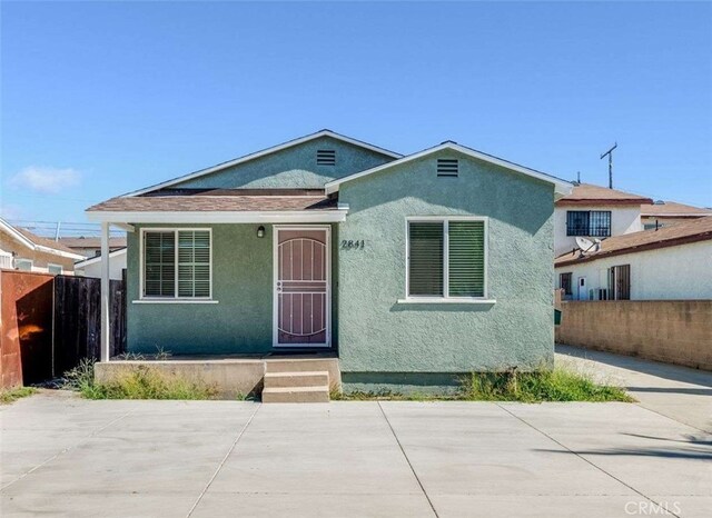 bungalow-style house with a patio