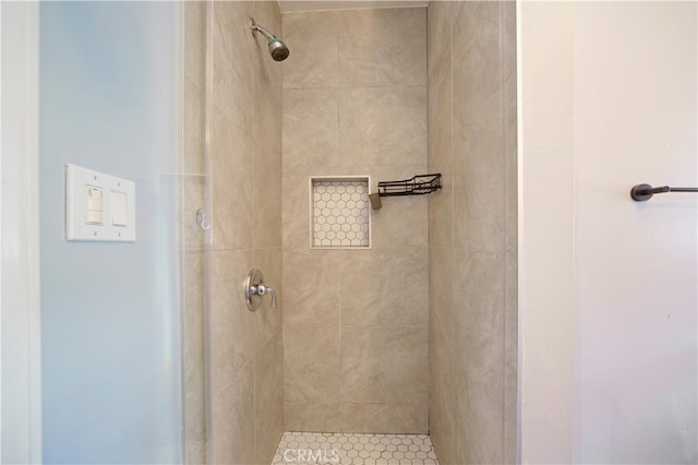 bathroom featuring tiled shower