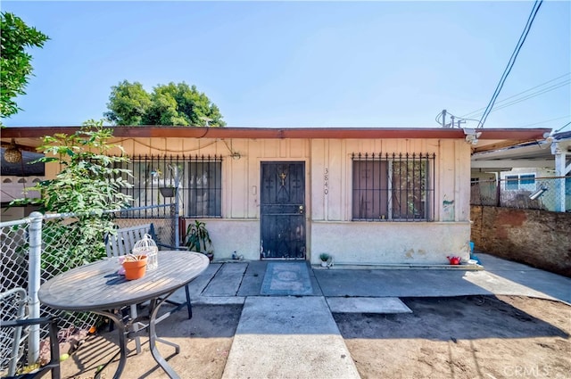 view of front of property featuring a patio